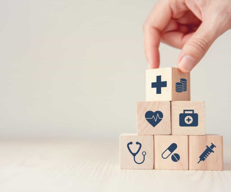 Er wordt een blokje gelegd met icoontjes van zorgverzekering 2026