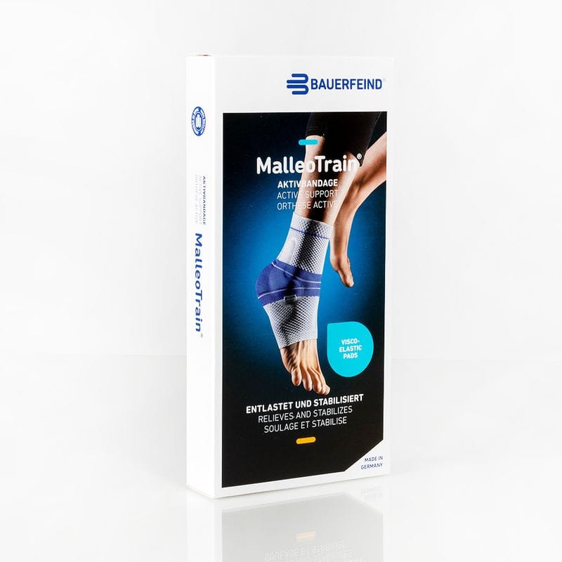MalleoTrain enkelbrace 2 MalleoTrain enkelbrace verpakking en enkelbandage in doos met merknaam BAUERFEIND en productnaam MalleoTrain.