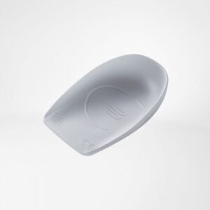 Frisbeetachtige witte orthopedische inlegzool aanbiedt ondersteuning en comfort, gericht op fysiotherapie en sportblessure preventie.