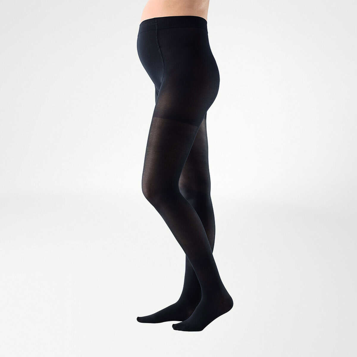 VenoTrain® act SHEER ELEGANCE ATU 1 Damesdraagbare zwarte maillots/leggings met naadloze pasvorm, getoond in zijaanzicht op witte achtergrond.