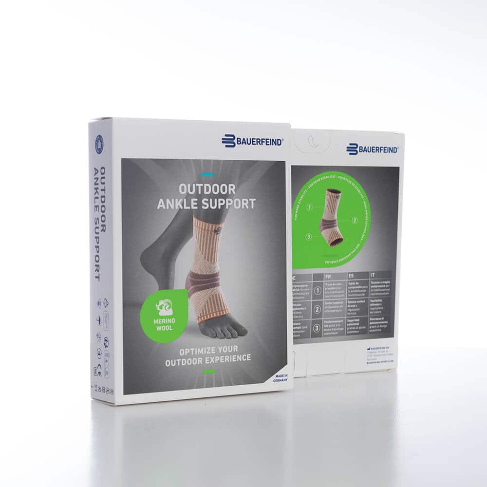 Outdoor Ankle Support 2 Outdoor enkelbandenvoetondersteuning productverpakking met ankergreep en grafische elementen in groen en wit, gericht op sport en buitenactiviteiten.