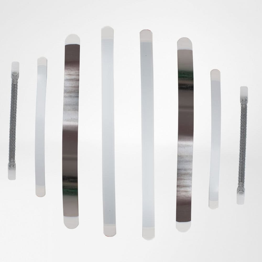 SecuTec® Lumbo 4 Fris assesment afbeelding met lange rechthoekige verticale vormen op een witte achtergrond, kunstzinnig ontwerp voor welzijn en fysiotherapie.
