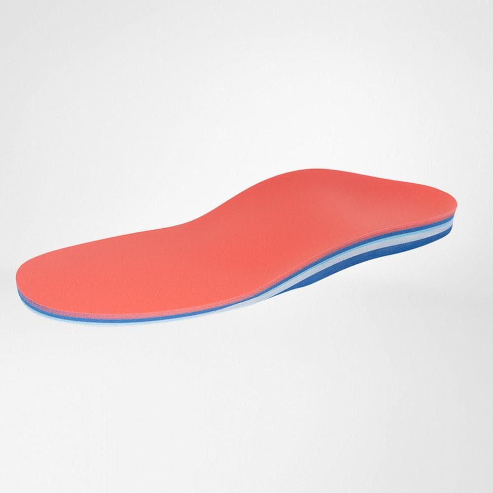 GloboTec® Soft 6 FRISKFYSIO sportieve inlegzool of voetbed met oranje bovenkant en dunne blauwe randen tegen witte achtergrond.