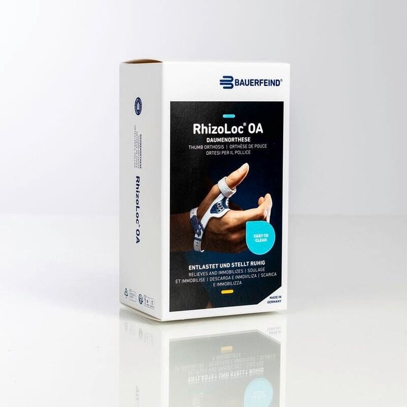 RhizoLoc OA duimorthese 2 RhizoLoc OA duimorthese in verpakking, witte doos met blauwe branding, productafbeelding dichtbij op een witte achtergrond.