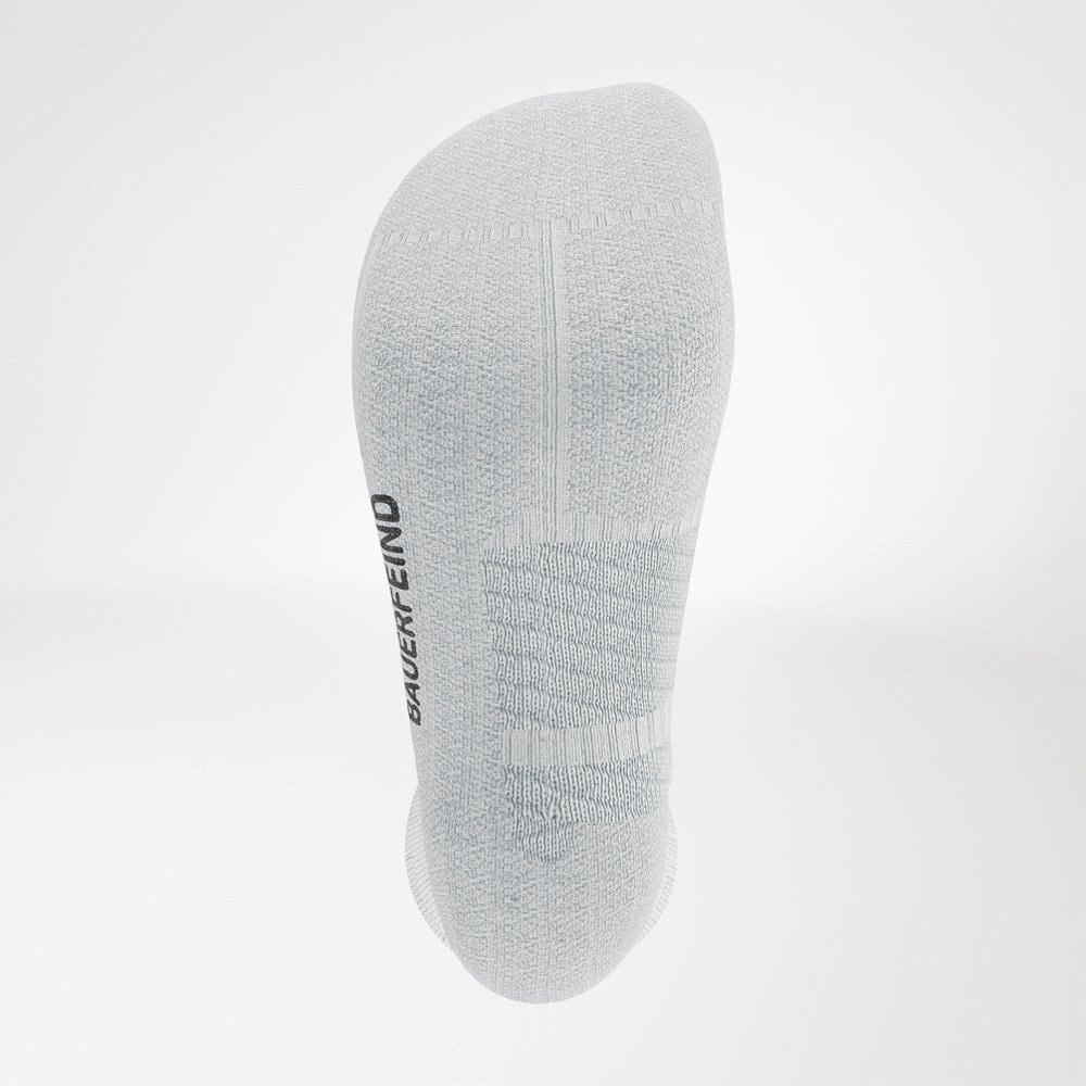 Run Performance Compression Socks 4 Frisk Fysio sportkousen, hoge compressie, wit/grijs, knie- en enkelondersteuning, naadloze pasvorm.
