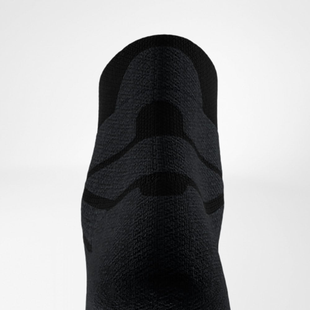 Run Performance Low-Cut Socks 7 Black sock – knee and ankle brace for support and comfort with no visible hinges, suitable for sport and everyday use.