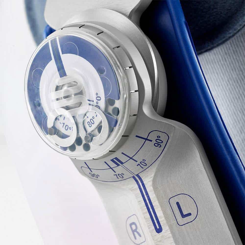 SofTec® Coxa 2 Medische bijsluiter en rolstoeltestapparaat met klarende mechanische onderdelen, duidelijk labelled in blauw.
