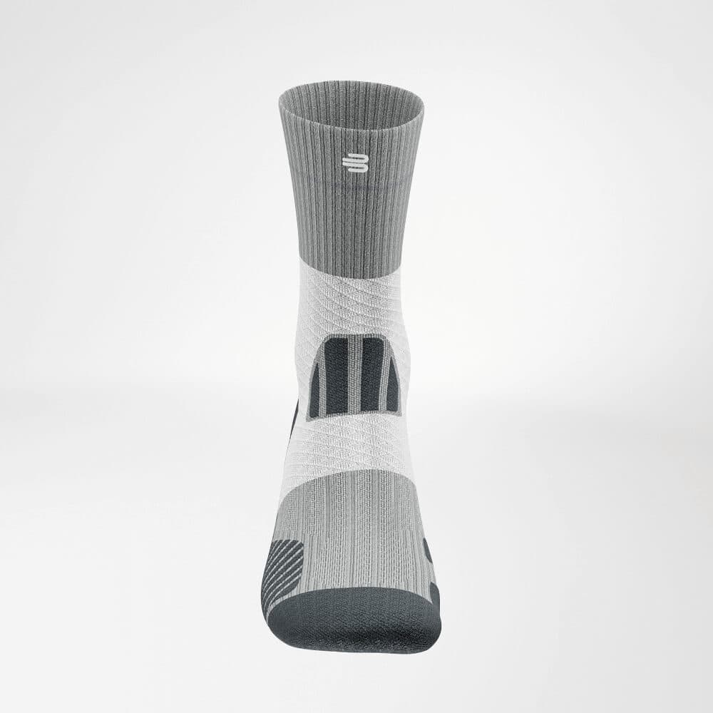 Trail Run Mid-Cut Socks 2 FRISKFYSIO socks with anatomical support and grey patterns, designed for comfort and sports rehabilitation.