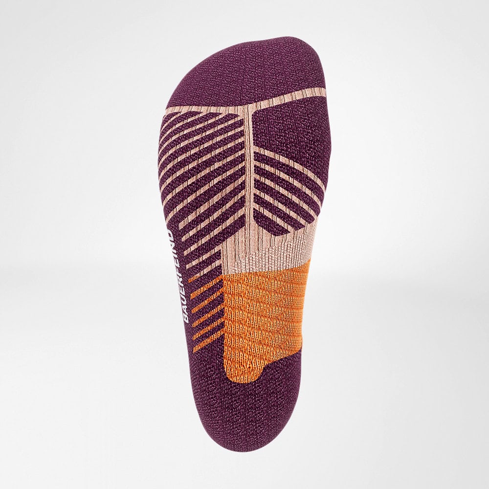 Trail Run Compression Socks 8 FRISKFYSIO sportkous met oranje en paarse patronen, therapeutische sok voor ondersteuning en comfort.