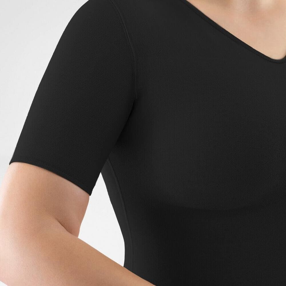 VenoTrain® curaflow thorax 6 Dicht bij het lichaam vallende zwarte korte mouwen top; menselijk silhouet zichtbaar vanaf schouder tot borst.