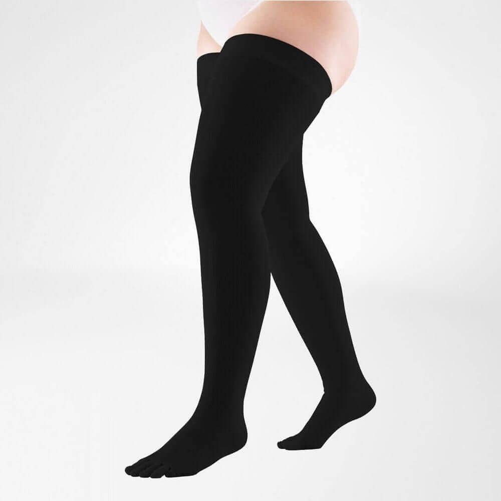 VenoTrain® delight 3 Legs covered in bandages, with black knee-high socks in place, intended for a physiotherapy or rehabilitation-related image.